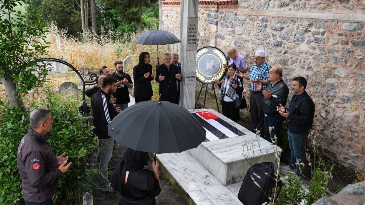 Ahmet Şerafettin Bey'i (Şeref Bey) Kabri Başında Andık